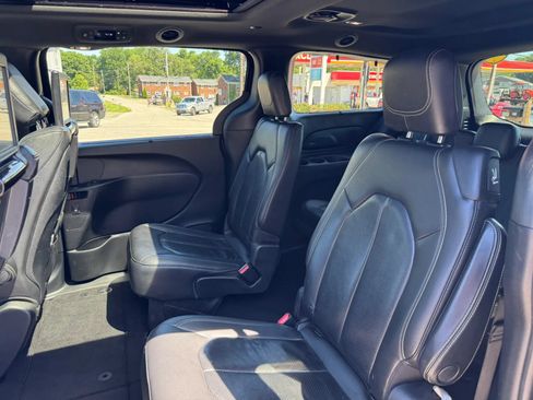 Used 2020 Chrysler Pacifica Touring-L Plus w/ Advanced Safetytec Group FWD image 34