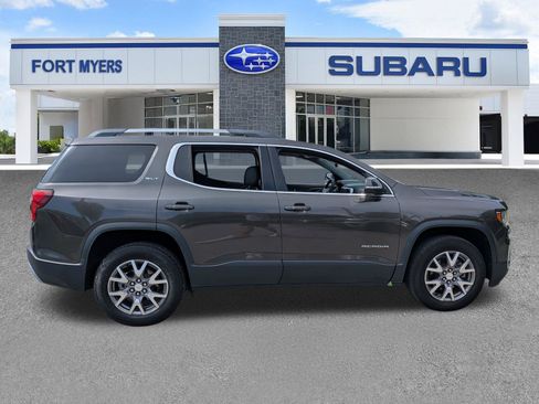 Used 2020 GMC Acadia SLT w/ Driver Alert Package II FWD image 3