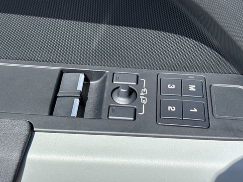Used 2023 Land Rover Defender 90 X-Dynamic SE AWD/4WD image 21