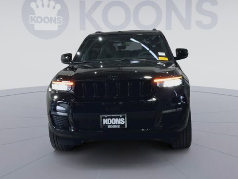 Used 2024 Jeep Grand Cherokee L Limited w/ Black Appearance Package AWD/4WD image 4
