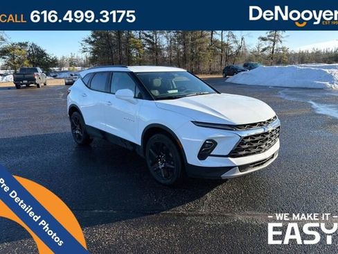 Used 2024 Chevrolet Blazer LT w/ Convenience Package FWD image 2