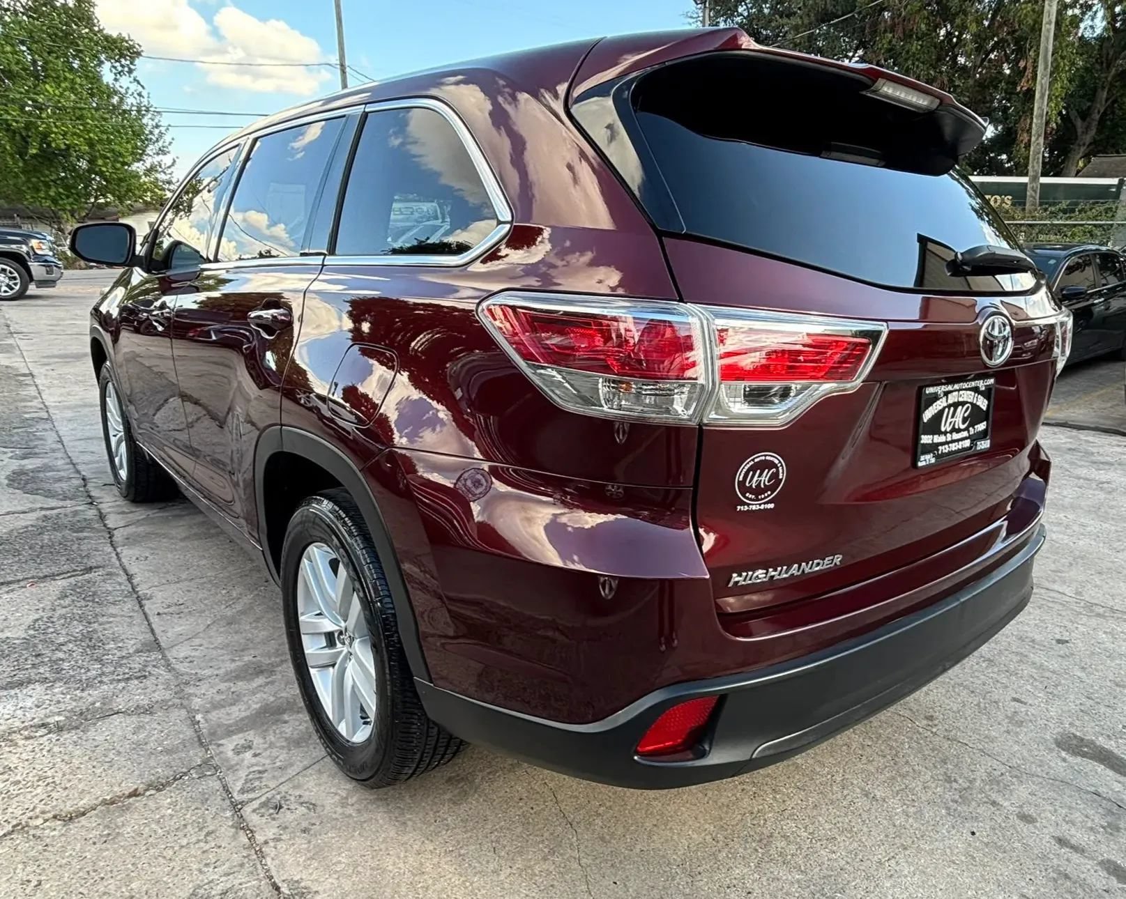 Used 2016 Toyota Highlander LE FWD image 5