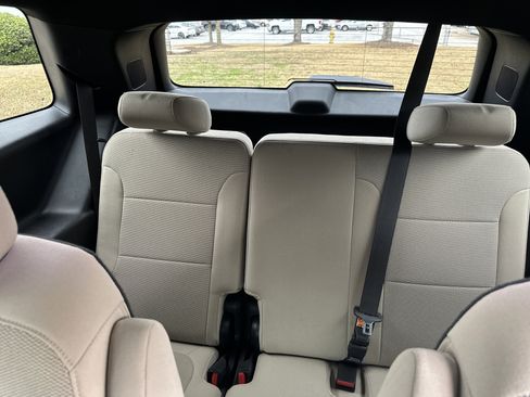 Used 2023 Chevrolet Traverse LT image 25