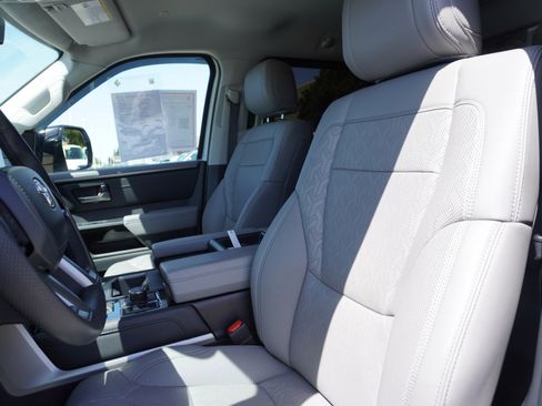 Used 2024 Toyota Tundra Limited AWD/4WD image 24