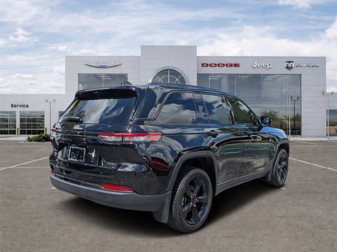 Certified 2025 Jeep Grand Cherokee Limited w/ Luxury Tech Group II image 3