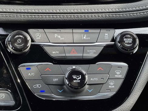 New 2026 Chrysler Pacifica Select image 19