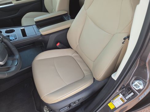 Certified 2024 Toyota Sienna XLE image 12