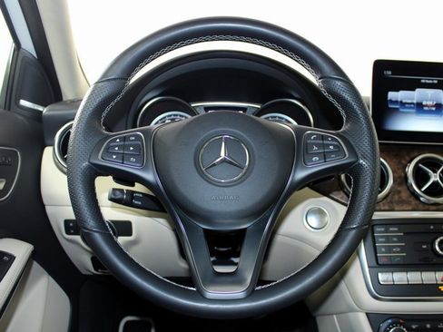 Used 2020 Mercedes-Benz GLA 250 4MATIC image 18