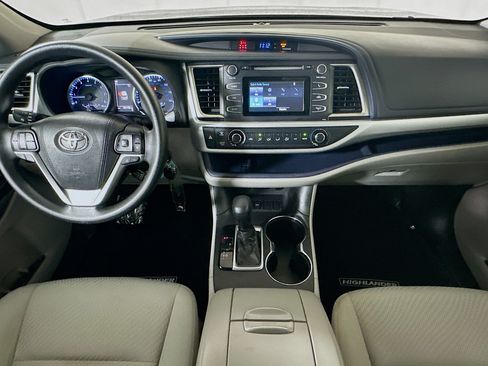 Used 2018 Toyota Highlander LE FWD image 26