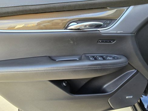 Used 2020 Cadillac XT6 Sport w/ Platinum Package image 13