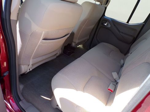 Used 2016 Nissan Frontier SV w/ SV Value Truck Package AWD/4WD image 15