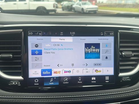 New 2026 Chrysler Pacifica Select image 15