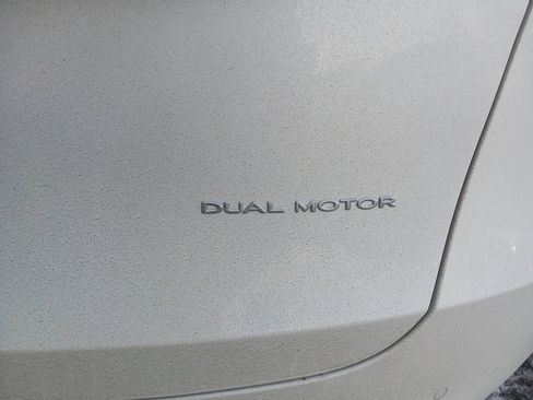 Used 2021 Tesla Model Y Long Range image 5