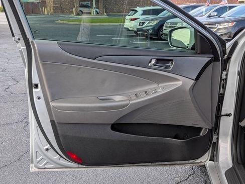 Used 2011 Hyundai Sonata SE w/ Navigation & Sunroof Pkg 4 FWD image 10