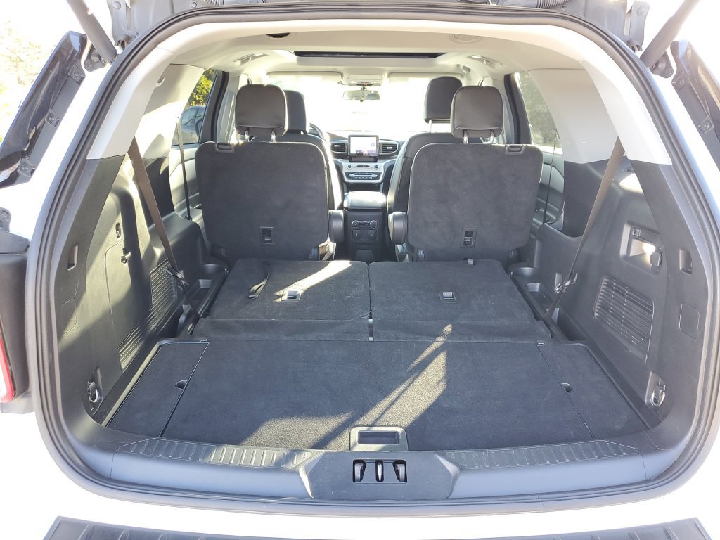Used 2023 Ford Explorer XLT w/ Equipment Group 202A AWD/4WD image 8