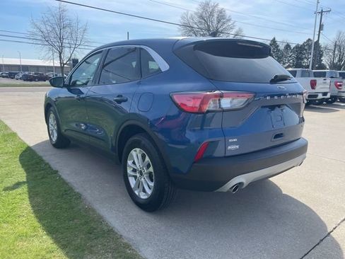 Used 2022 Ford Escape SE w/ Convenience Package FWD image 2