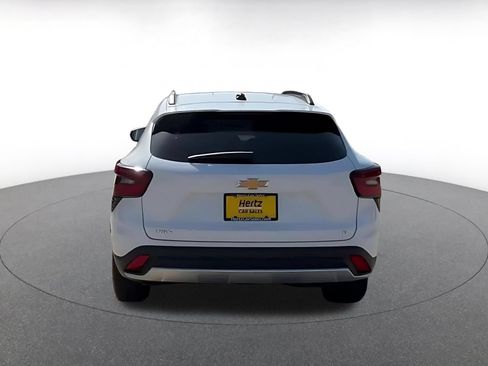 Used 2025 Chevrolet Trax LT FWD image 12