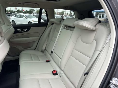 Used 2025 Volvo V60 B5 Cross Country Plus AWD/4WD image 16
