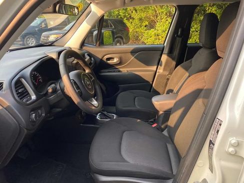 Used 2023 Jeep Renegade Latitude AWD/4WD image 11