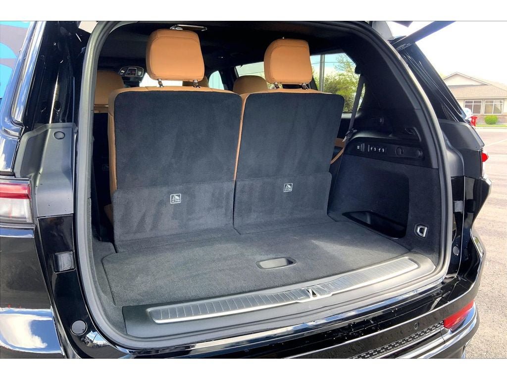 Used 2025 Jeep Grand Cherokee L Summit AWD/4WD image 11