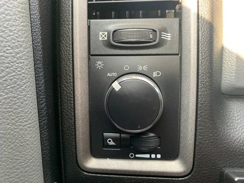 Used 2018 RAM 1500 Express AWD/4WD image 19