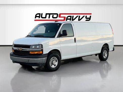 Used 2025 Chevrolet Express 2500 Extended w/ Driver Convenience Package RWD image 3