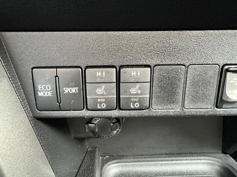 Used 2016 Toyota RAV4 SE image 12