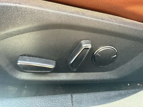 Used 2019 Ford Fusion Energi Titanium FWD image 19