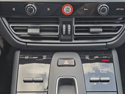 Certified 2026 Porsche Macan image 19