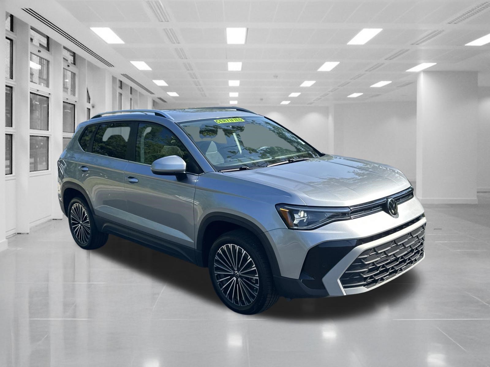 Used 2025 Volkswagen Taos SE FWD image 3