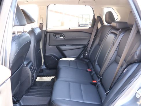 Used 2022 Nissan Rogue SV w/ SV Premium Package FWD image 23