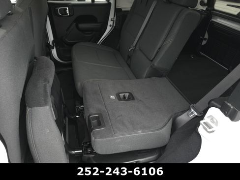 Used 2024 Jeep Wrangler Unlimited w/ Convenience Group AWD/4WD image 29
