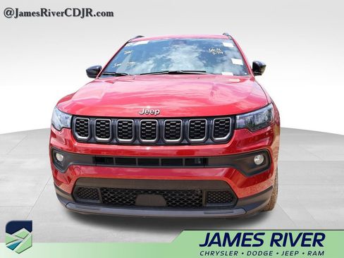 Used 2025 Jeep Compass Latitude w/ Altitude Special Edition AWD/4WD image 4