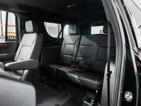 Used 2025 GMC Yukon XL Denali image 31