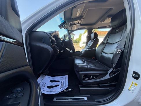 Used 2017 Cadillac Escalade Premium Luxury AWD/4WD image 15