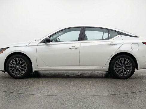 Used 2025 Nissan Altima 2.5 SV image 5