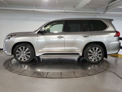 Used 2017 Lexus LX 570 4WD w/ Luxury Package image 6