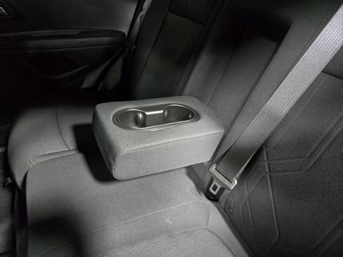 Used 2020 Chevrolet Trax LT FWD image 28