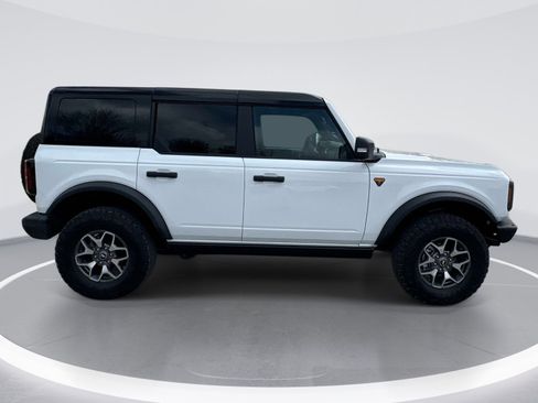 Used 2024 Ford Bronco Badlands image 9