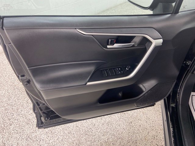 Used 2022 Toyota RAV4 XLE AWD/4WD image 15
