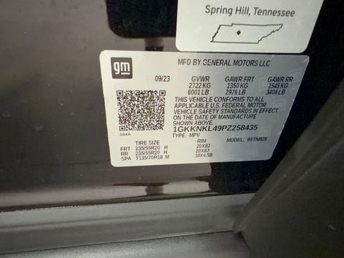 Used 2023 GMC Acadia SLE w/ Driver Convenience Package FWD image 31