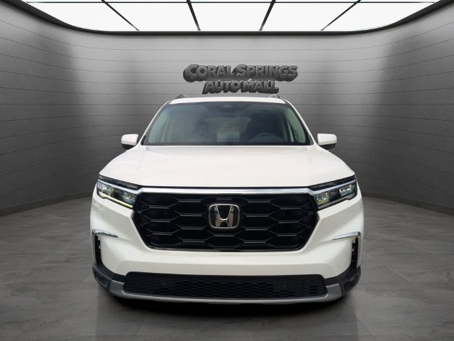 Certified 2024 Honda Pilot Touring image 2