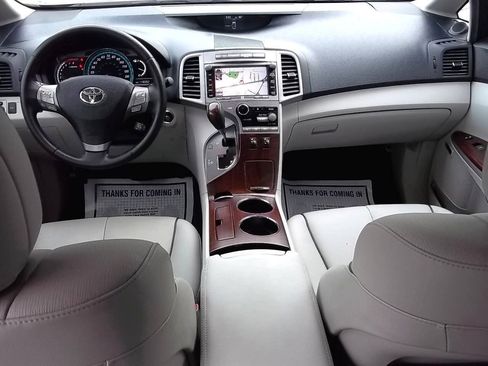 Used 2010 Toyota Venza w/ Premium Pkg #2 FWD image 18