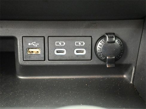 Used 2023 Toyota Highlander LE image 24