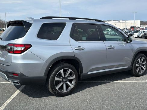 Used 2023 Honda Pilot Elite image 6