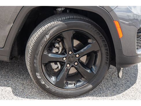 Used 2023 Jeep Grand Cherokee Altitude AWD/4WD image 30