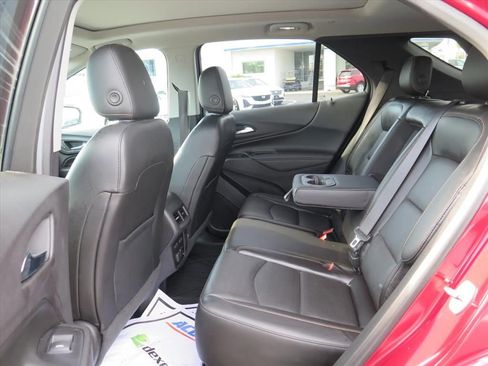 Used 2018 Chevrolet Equinox Premier image 16