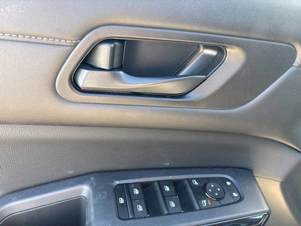 Used 2024 Nissan Pathfinder SV AWD/4WD image 12