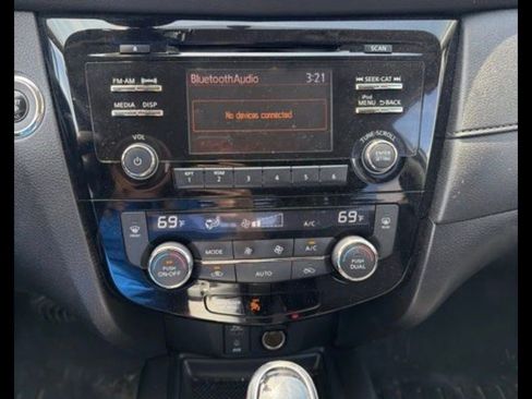 Used 2017 Nissan Rogue SV AWD/4WD image 6