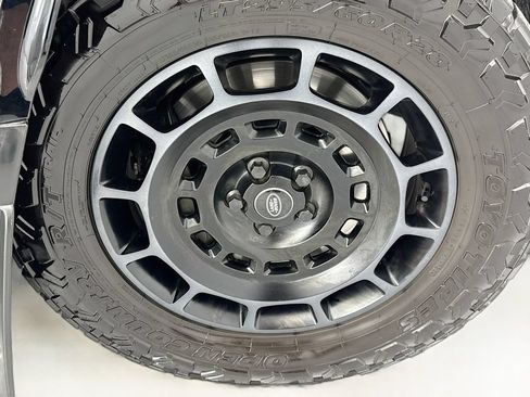 Used 2025 Land Rover Defender 110 AWD/4WD image 31